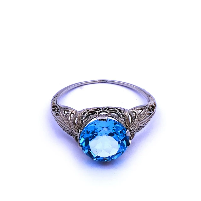 Art Deco Platin Ring mit blauem Zirkon um 1925