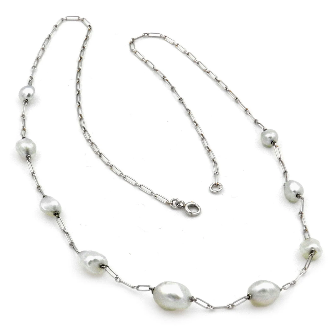 Zartes Naturperlen Collier in Platin, Paris um 1915