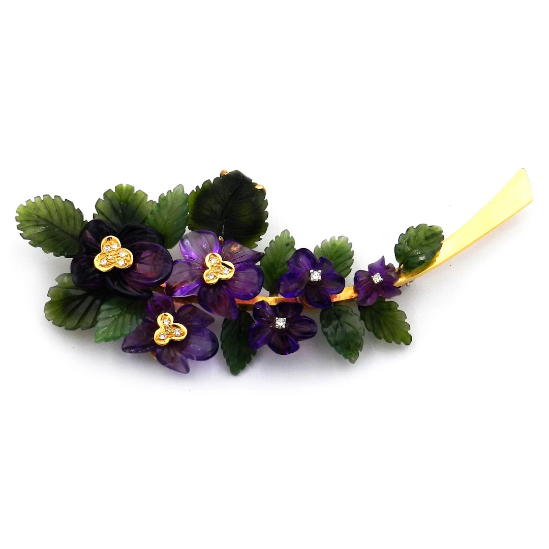 Veilchen Brosche mit Amethyst Diamanten und Jade Nephrit in 14K Gold um 1960