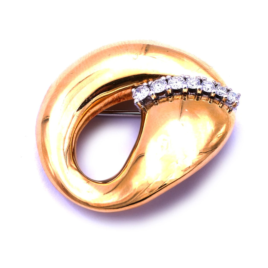 Diamant Designer Brosche in 18K Gold mit 0.66ct Brillanten Modernist um 1970