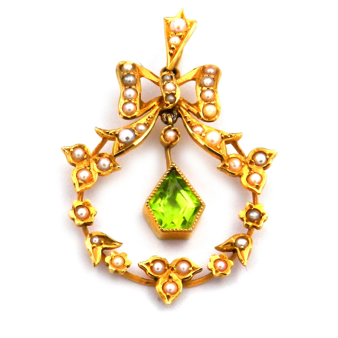 Jugendstil Peridot Anhänger mit Orientperlen in 15K Gold England um 1910