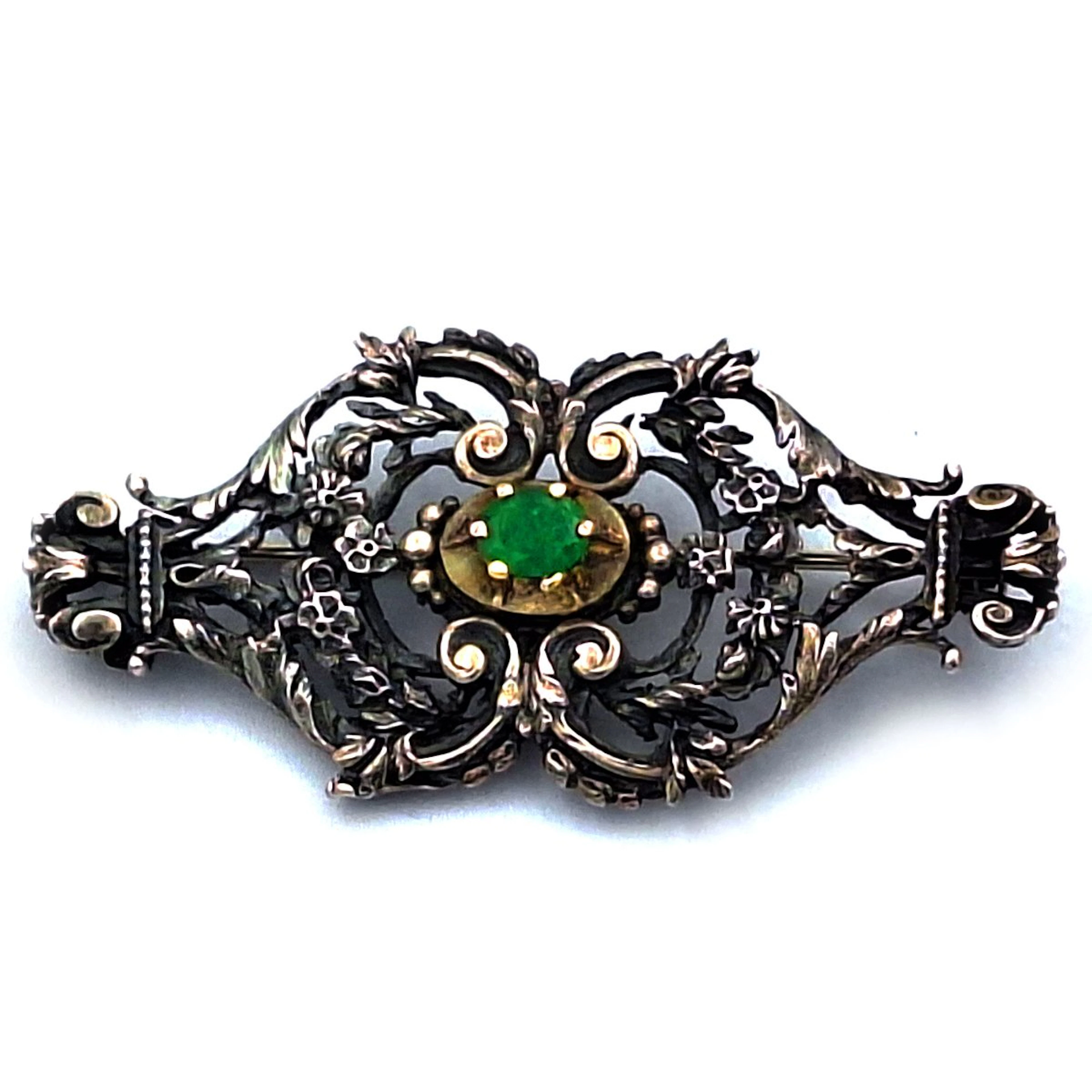 Historismus Brosche mit Chrysopras in Silber und Gold um 1880