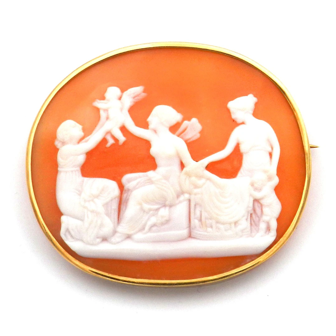 Antike Gemme Die Amourettenhändlerin als Brosche in Gold, um 1830
