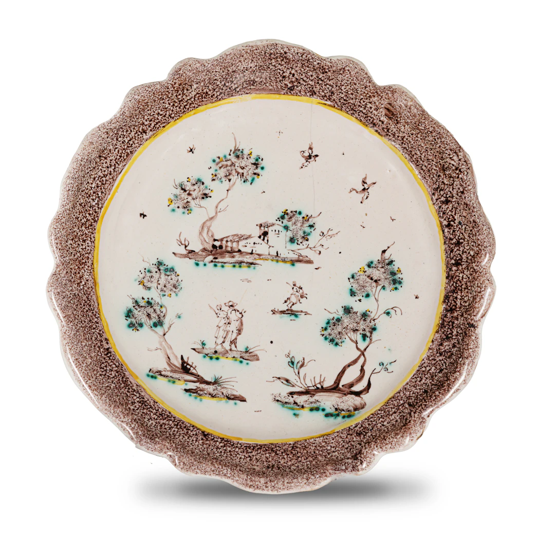 PIATTO IN MAIOLICA POLICROMA, FORNACE LIGURE DEL XVIII SECOLO