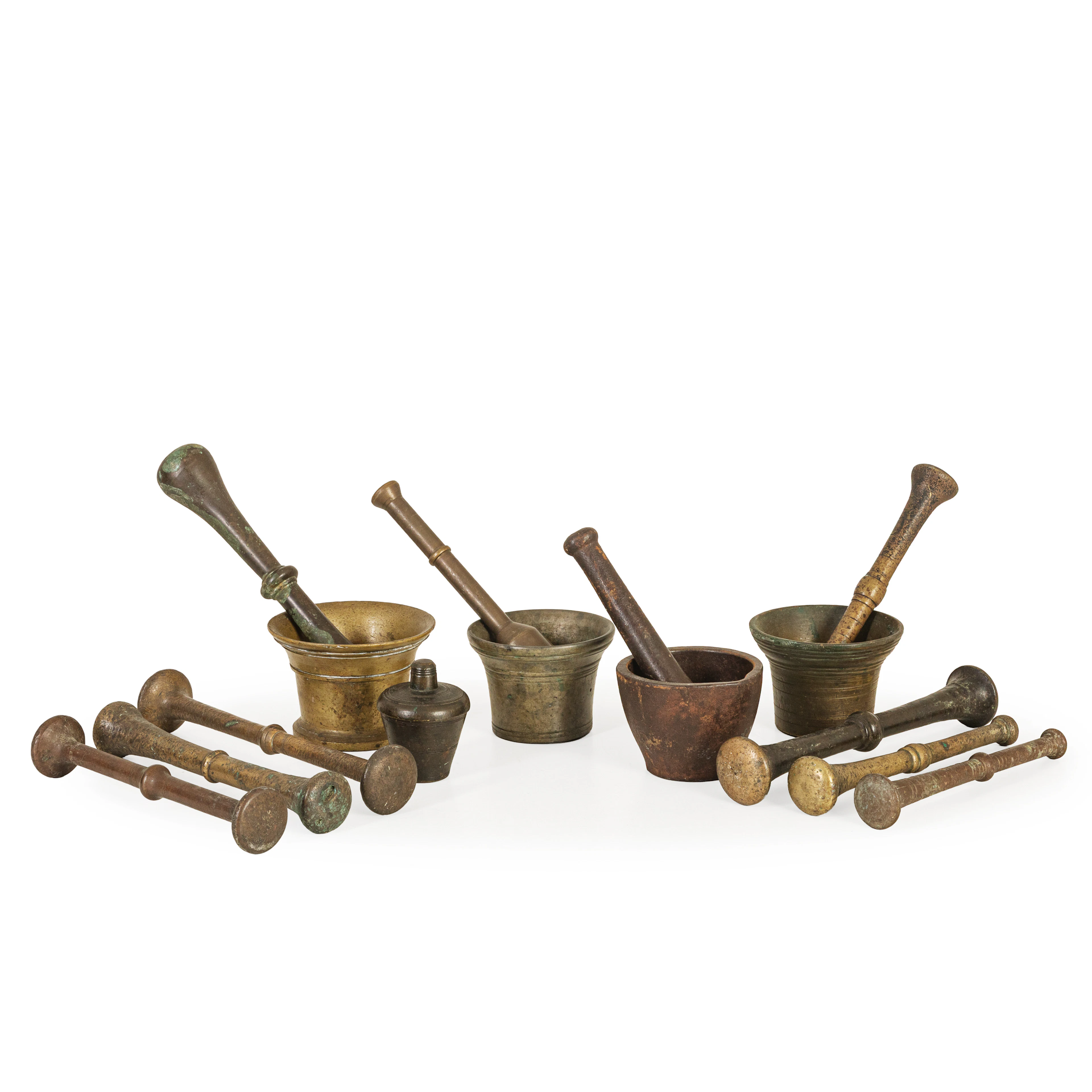 LOTTO DI OGGETTI IN BRONZO DORATO E PATINATO, XVIII-XIX SECOLO
