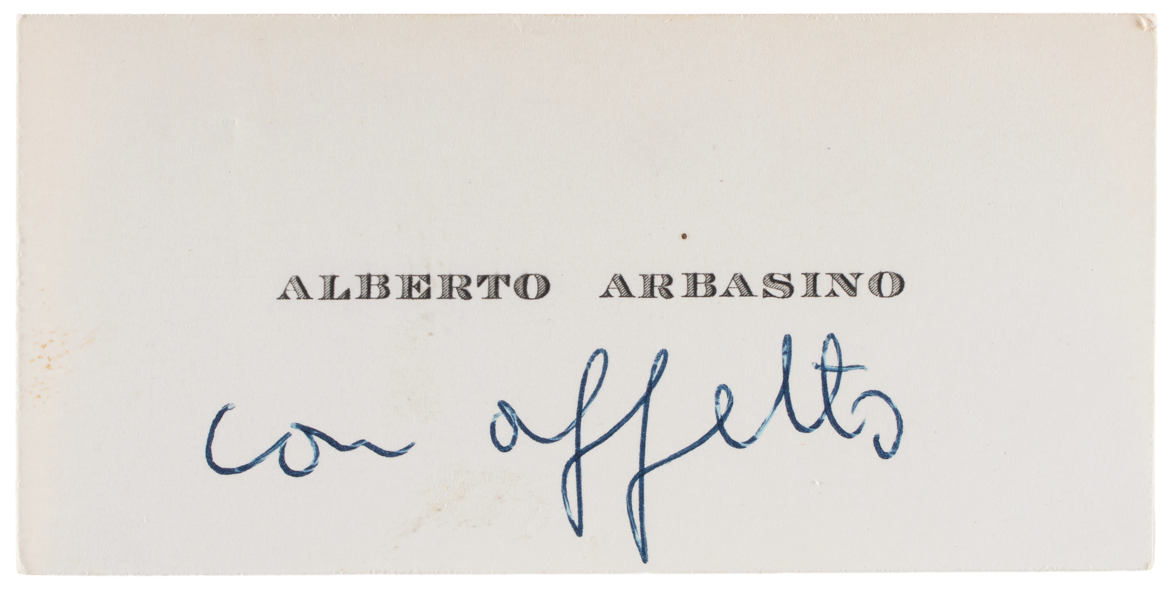 ARBASINO, Alberto (1930-2020). Biglietto da visita con nota autografa. S.d.