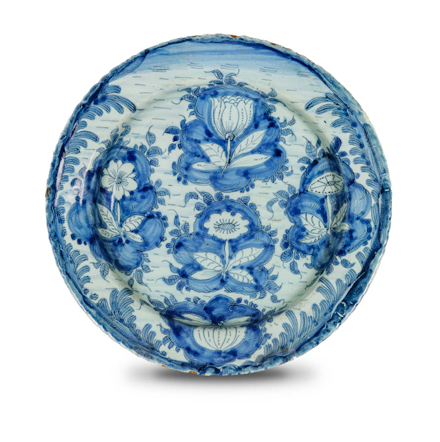 PIATTO IN MAIOLICA BIANCA E BLU, FORNACE DI SAVONA, XVII SECOLO