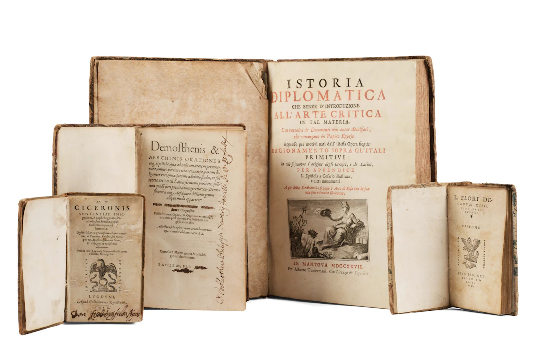 [CLASSICI - DIPLOMATICA]. Lotto di tre classici in edizioni del XVI