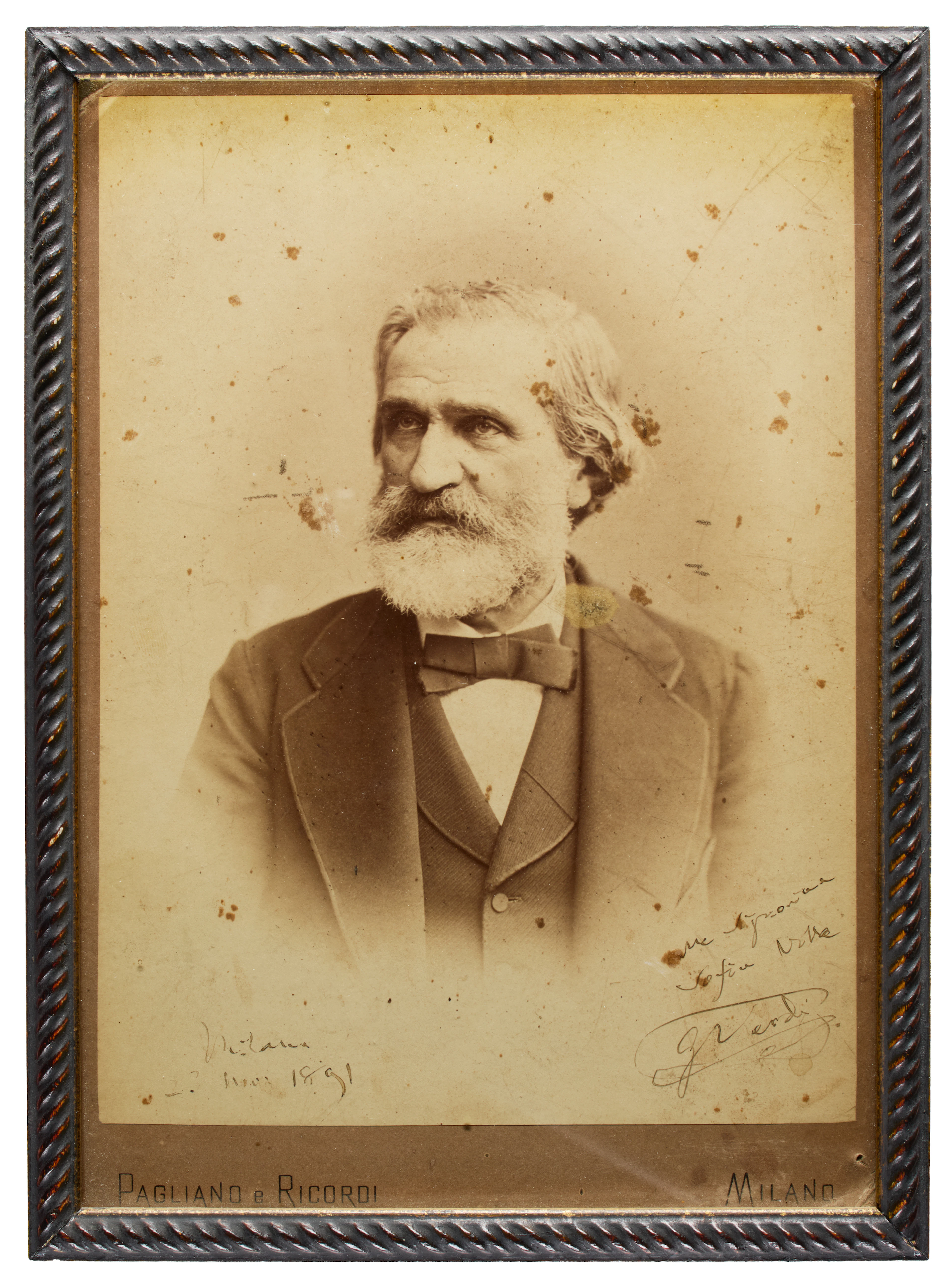 VERDI, Giuseppe (1813-1901). Ritratto fotografico con dedica autografa
