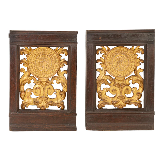 COPPIA DI ELEMENTI DECORATIVI IN LEGNO DORATO, XVII-XVIII SECOLO