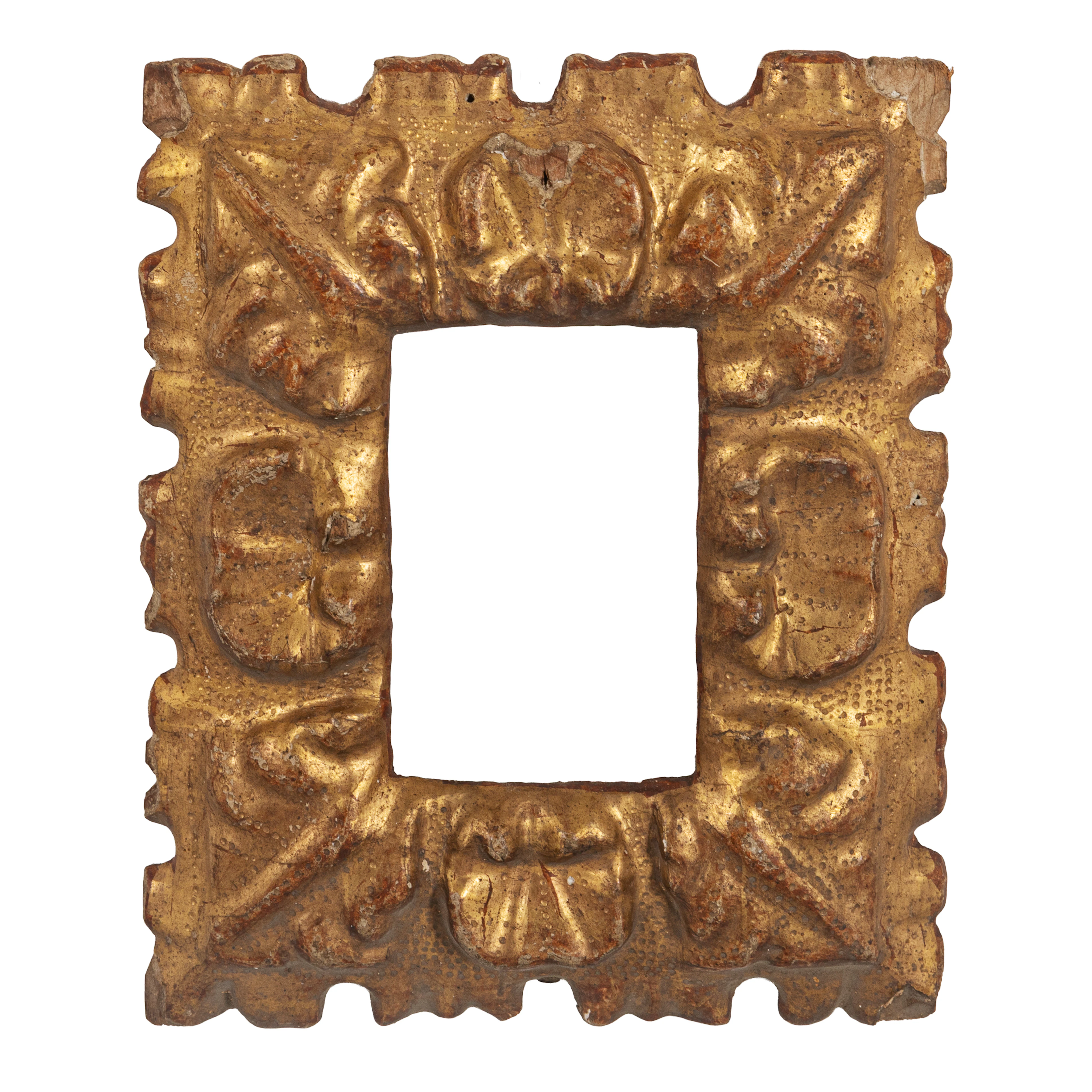 COPPIA DI CORNICI IN LEGNO INTAGLIATO E DORATO, XVII SECOLO