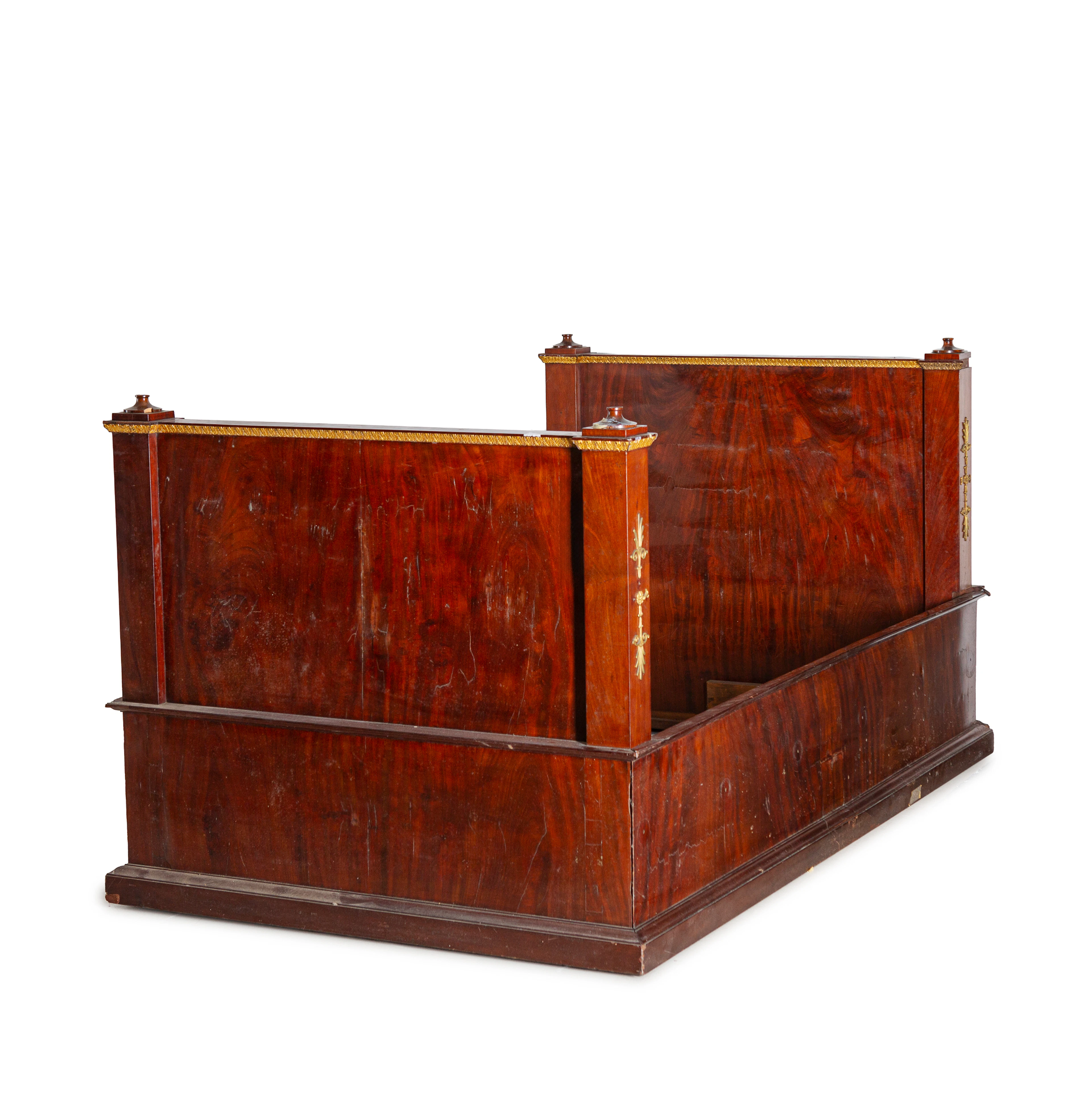 LETTO IN LEGNO E PIUMA DI MOGANO, FRANCIA, XIX SECOLO