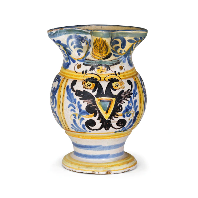 DUE BROCCHE IN MAIOLICA POLICROMA, PROBABILMENTE MANIFATTURA IPPOLITO