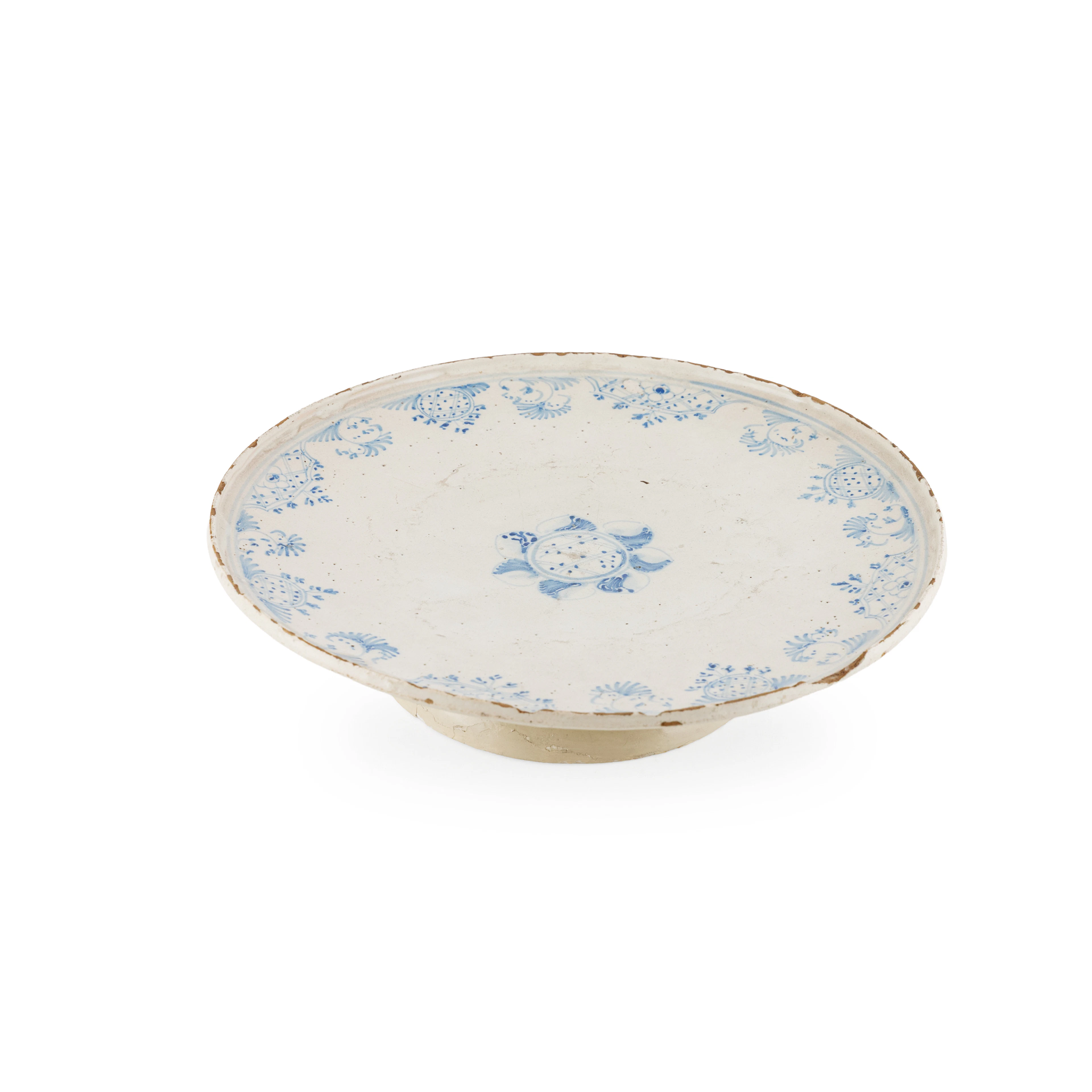ALZATA IN MAIOLICA BIANCA E BLU, FORNACE PROBABILMENTE DEL XVIII SECOLO