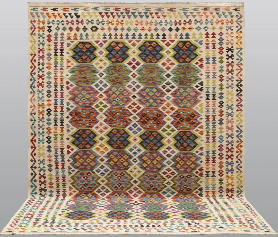 MATTA. Kelim klassisk design, 339 x 258 cm.