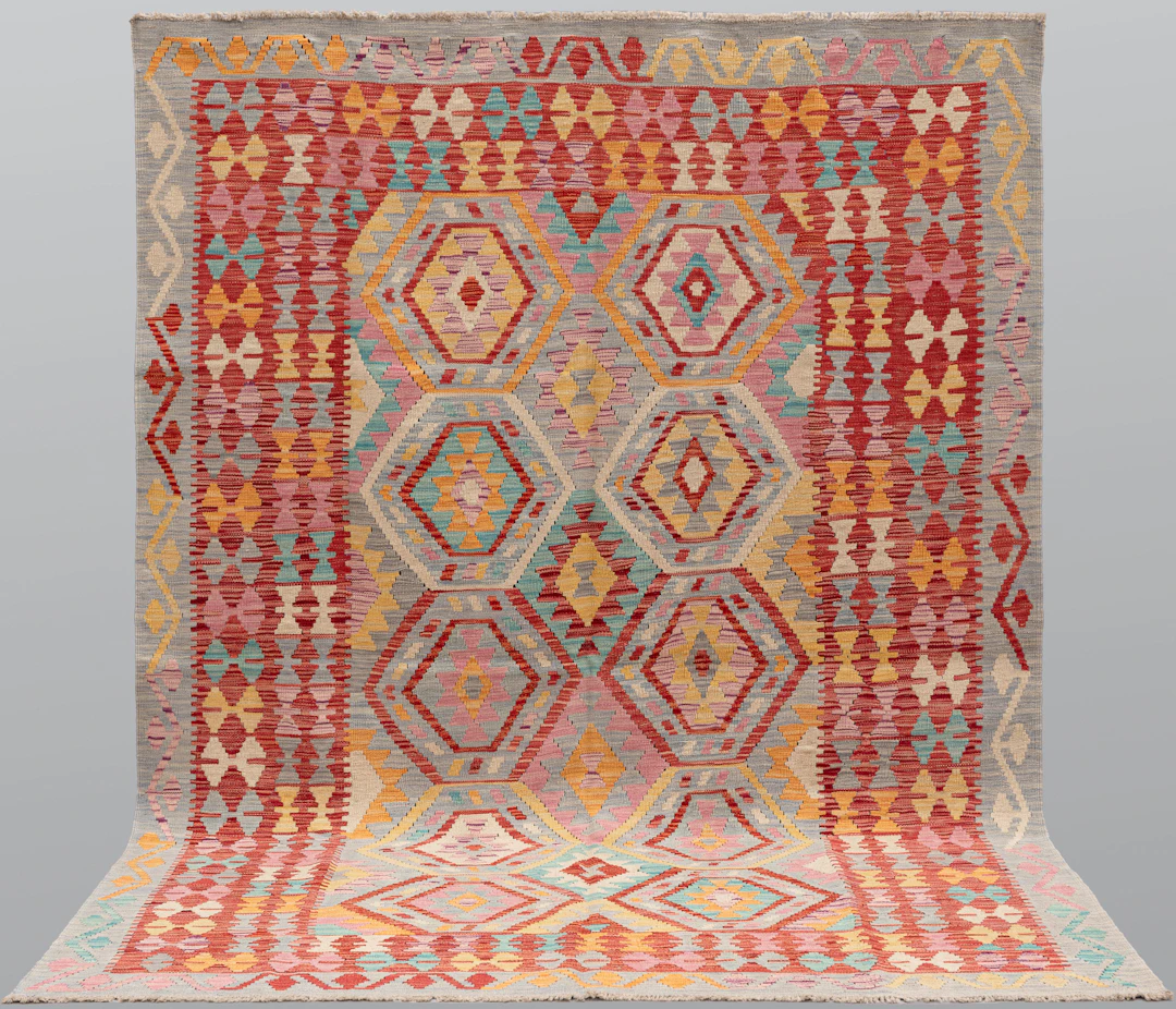 MATTA. Kelim klassisk design, 241 x 175 cm.