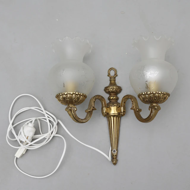 VÄGGLAMPA, gulmetall, 1900-tal.