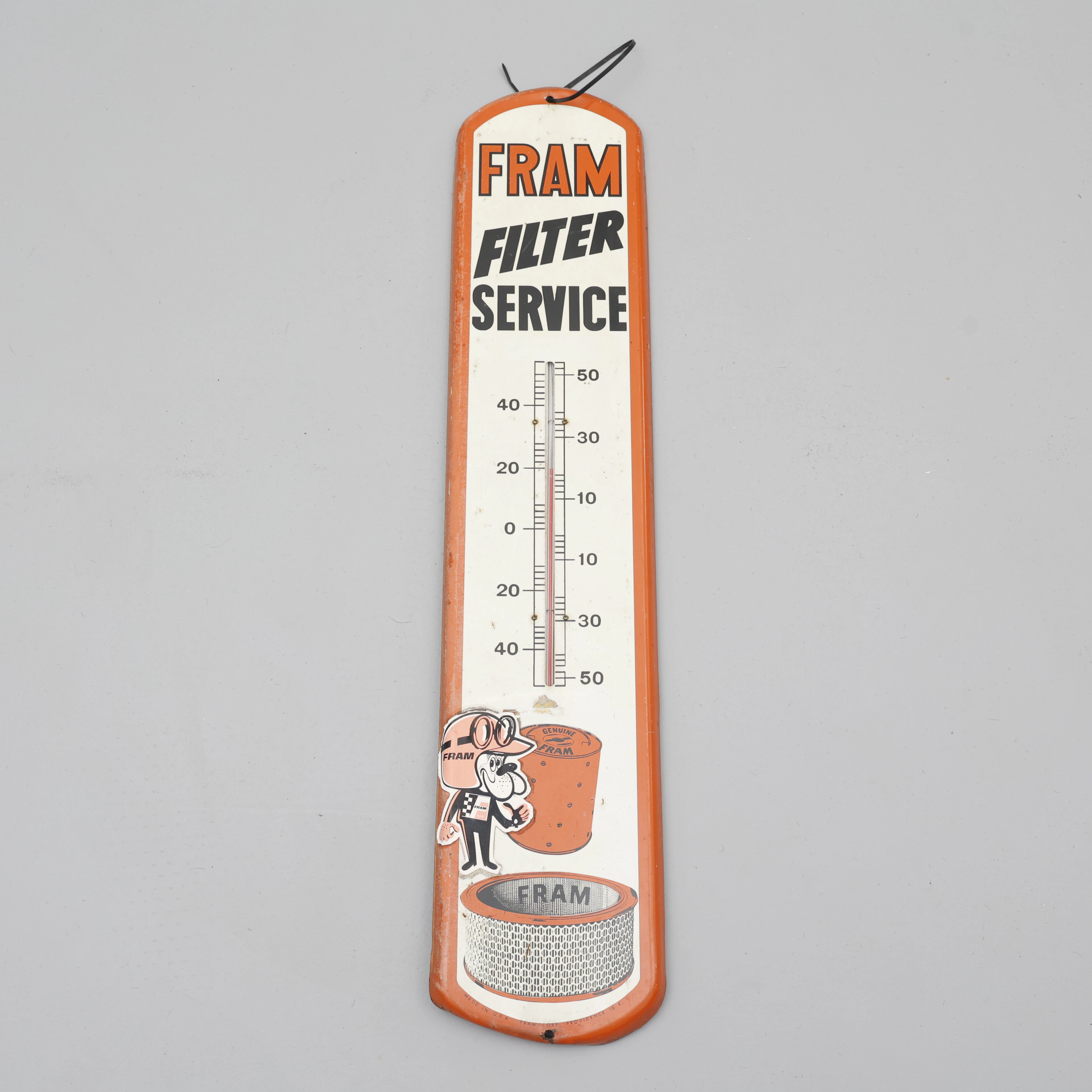 EMALJSKYLT med TERMOMETER. Fram, Filtersservice, USA, 1900-talets mitt.