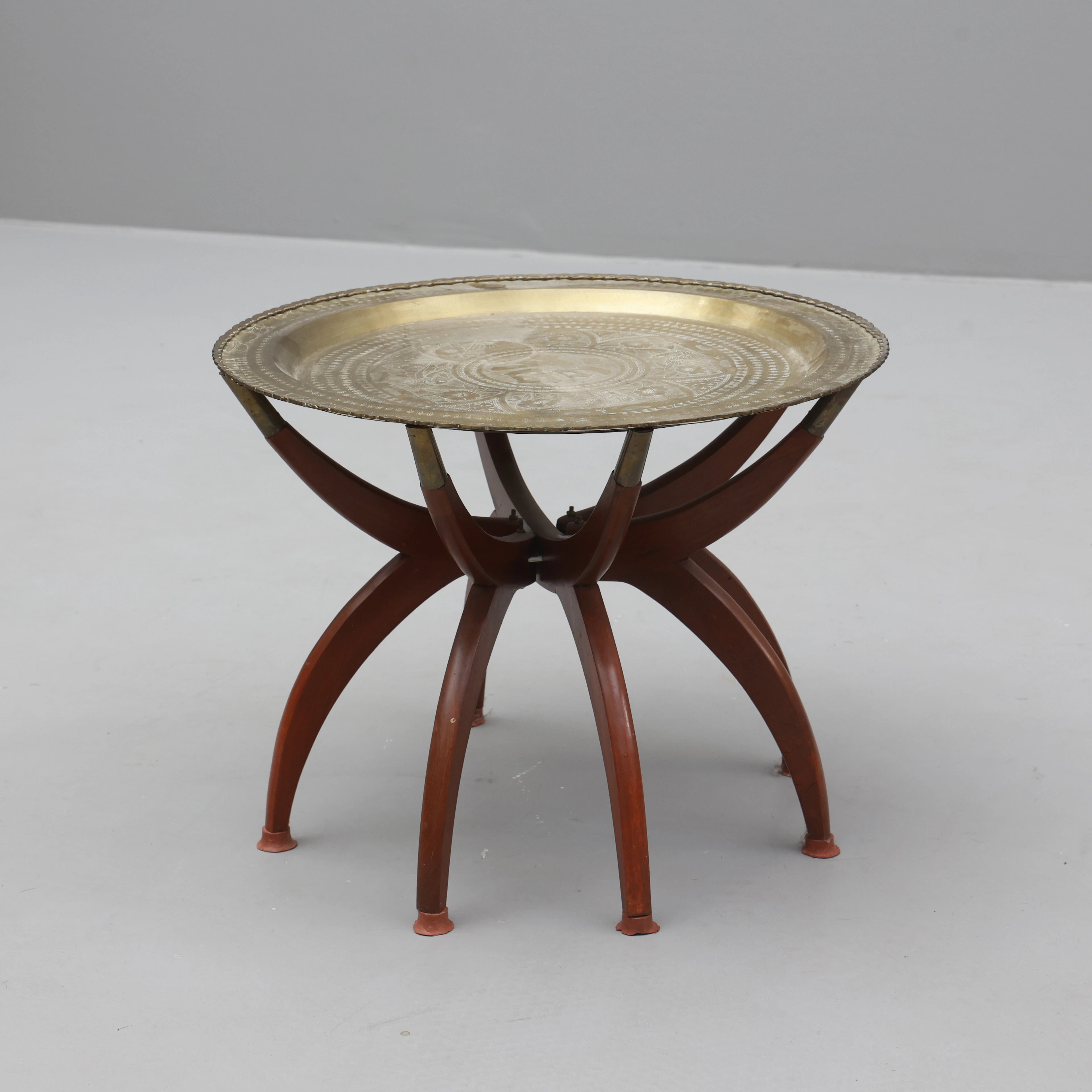 RÖKBORD, asiatiskt, 1900-tal.