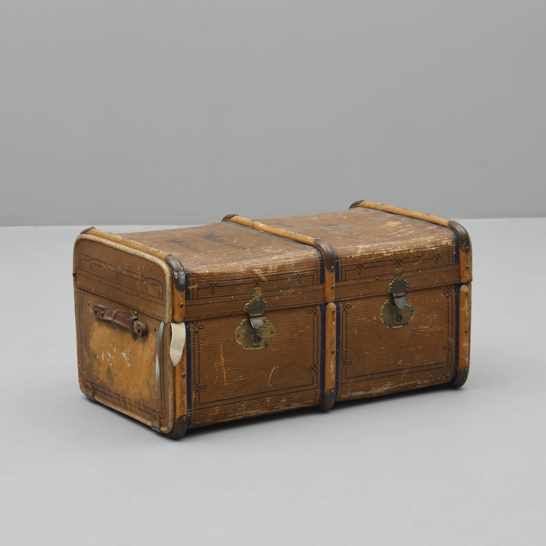 KOFFERT 1800/ 1900-tal, märkt Tamm, Malstanäs Vadsbro.