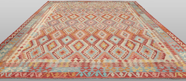 MATTA. Kelim klassisk design, 443 x 370 cm.