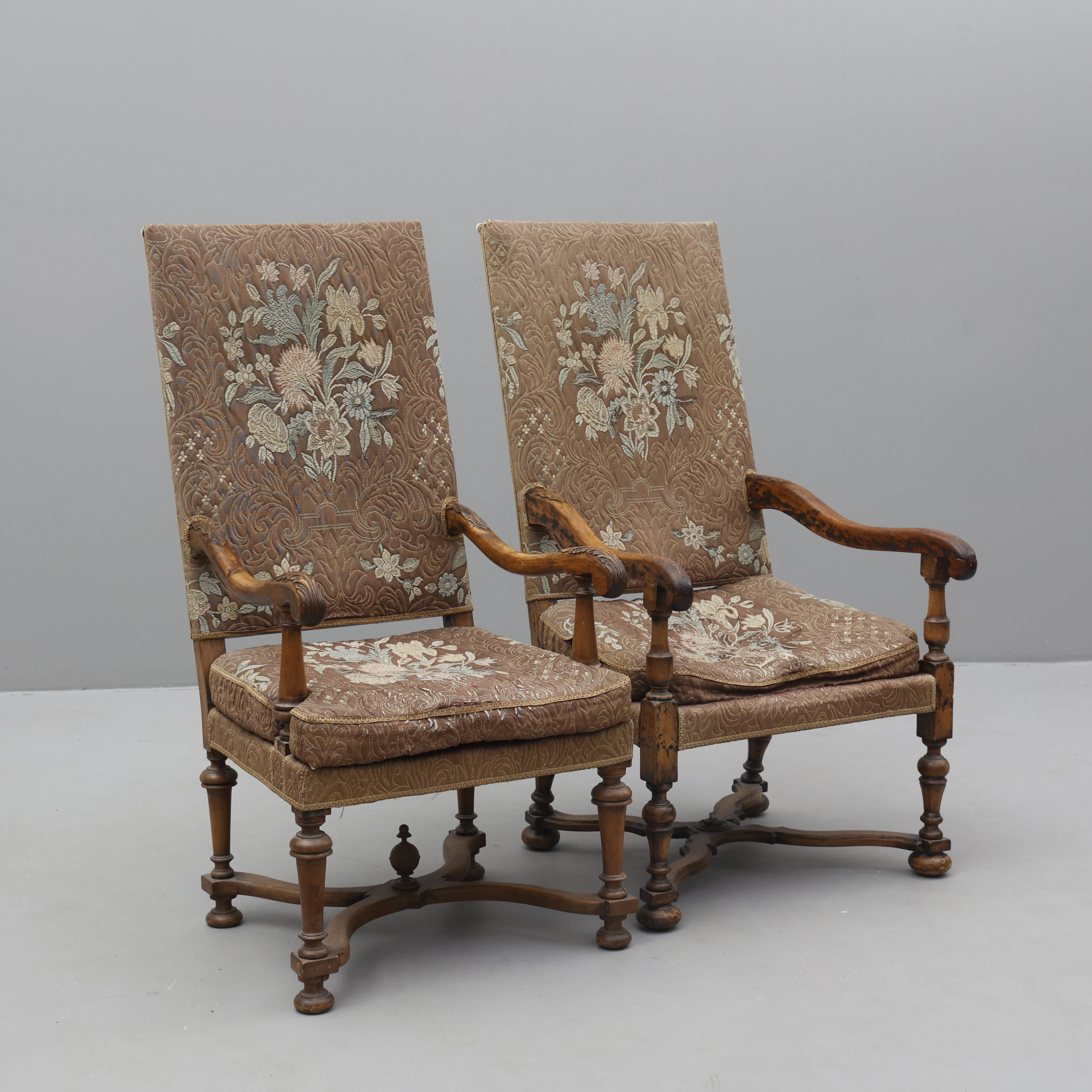KARMSTOLAR, "han och hon" barockstil tidigt 1900-tal.