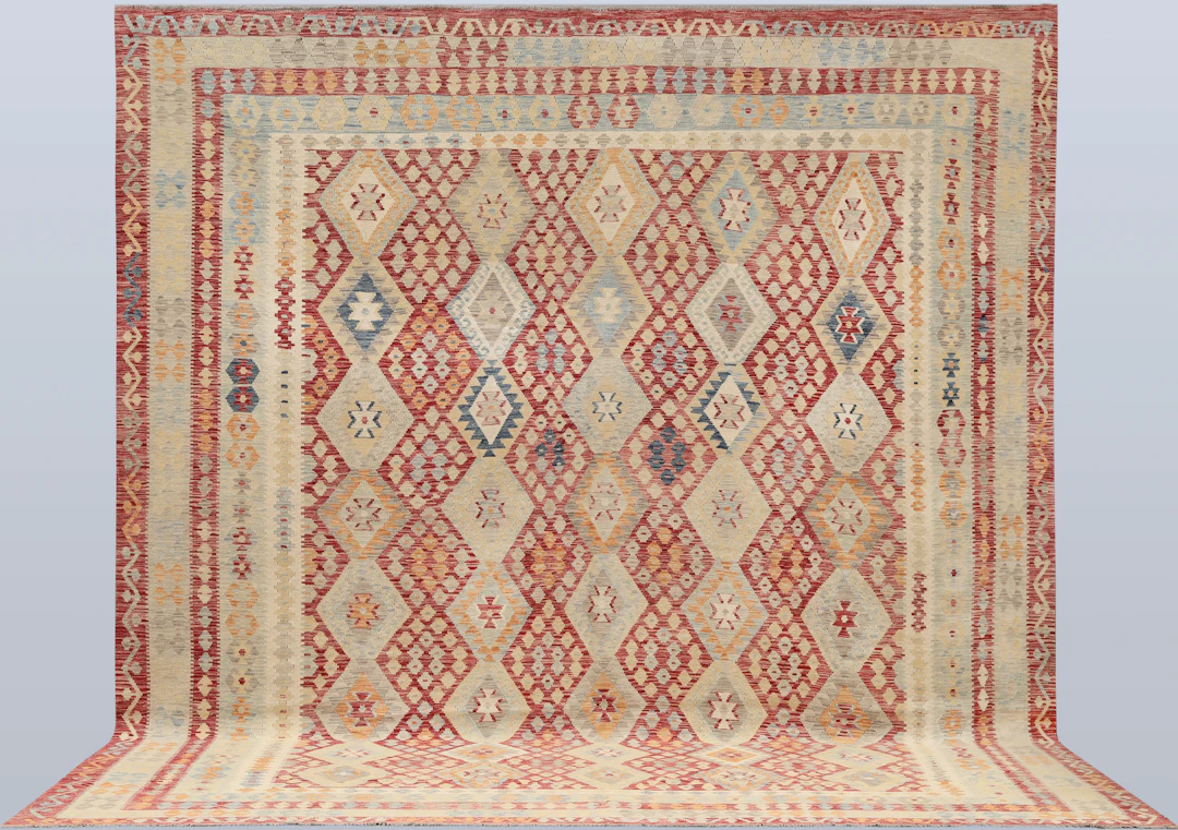 MATTA. Kelim klassisk design, 433 x 369 cm.