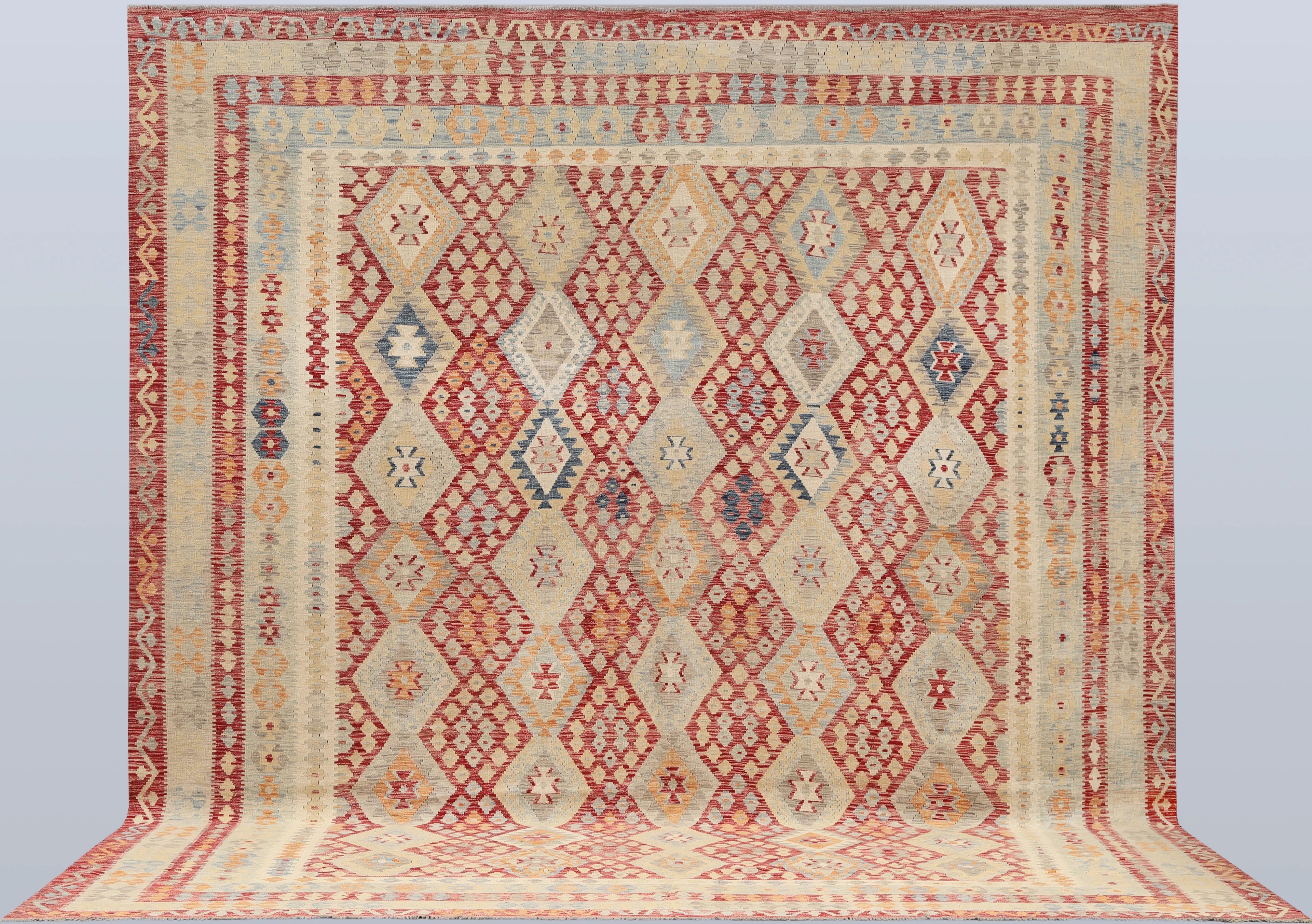 MATTA. Kelim klassisk design, 433 x 369 cm.