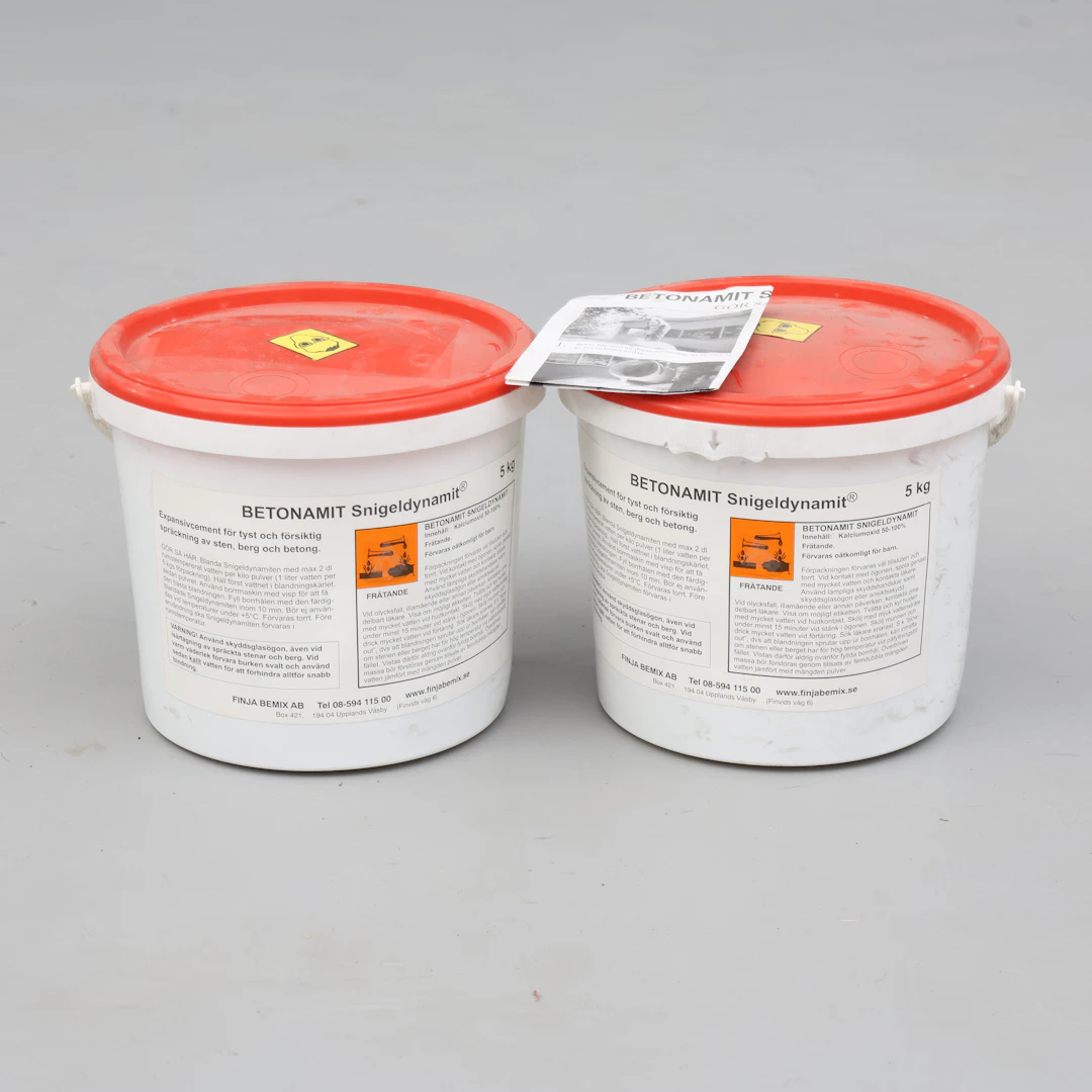 BETONAMIT, 2 hinkar.