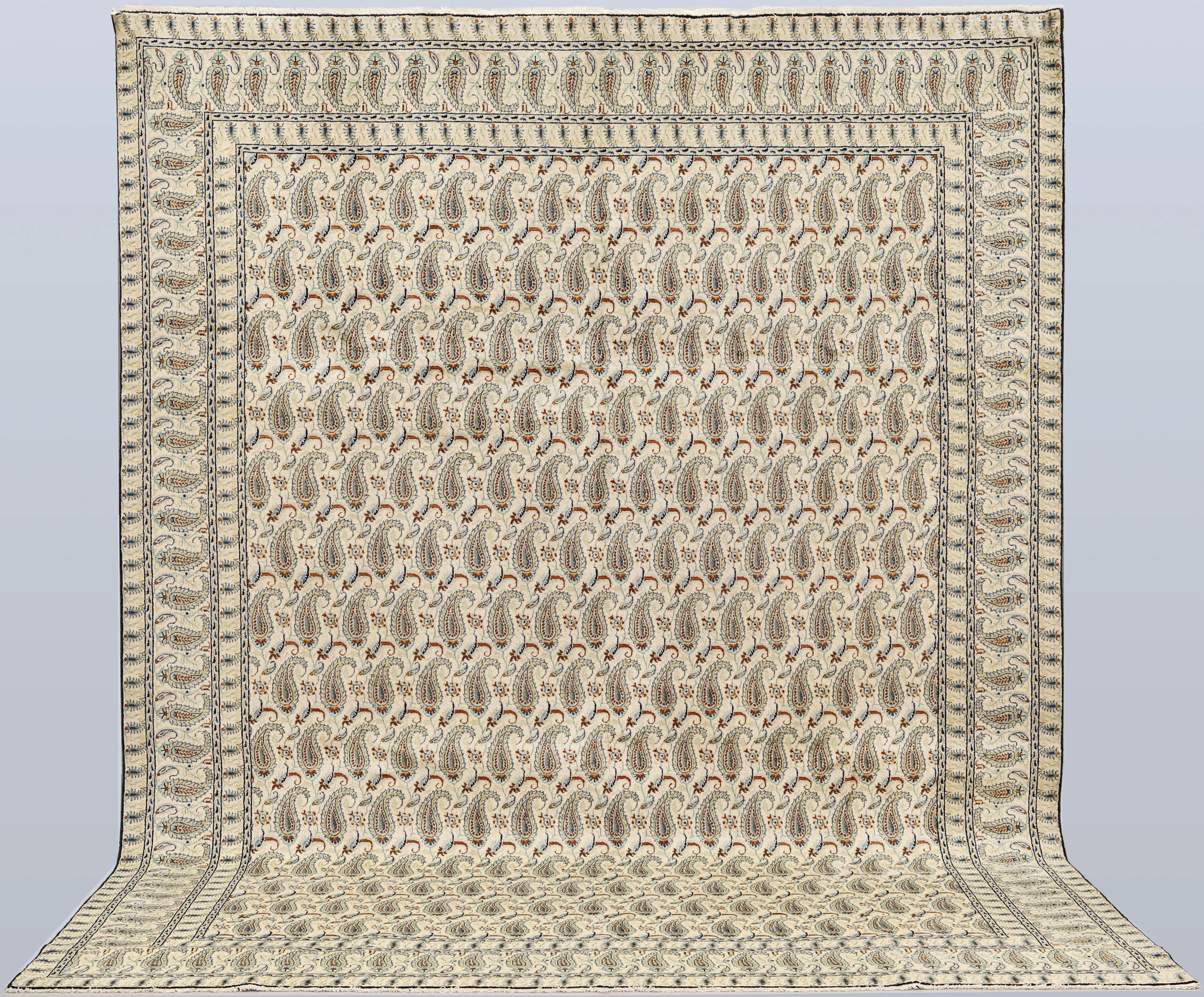 MATTA. Ljus Keshan, Boteh-Mir mönstrad, 388 x 294 cm.