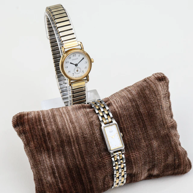 ARMBANDSUR, 2 stycken, Tissot och Seiko, dam.