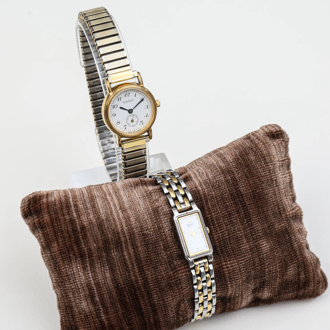 ARMBANDSUR, 2 stycken, Tissot och Seiko, dam.