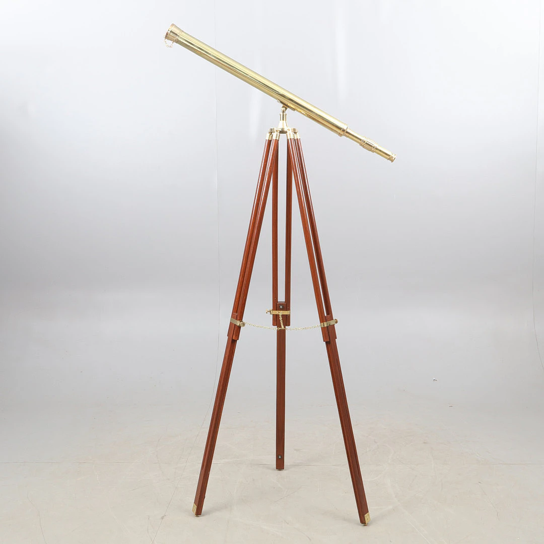 TELESKOP på tripod. mässing, trä, samtida.