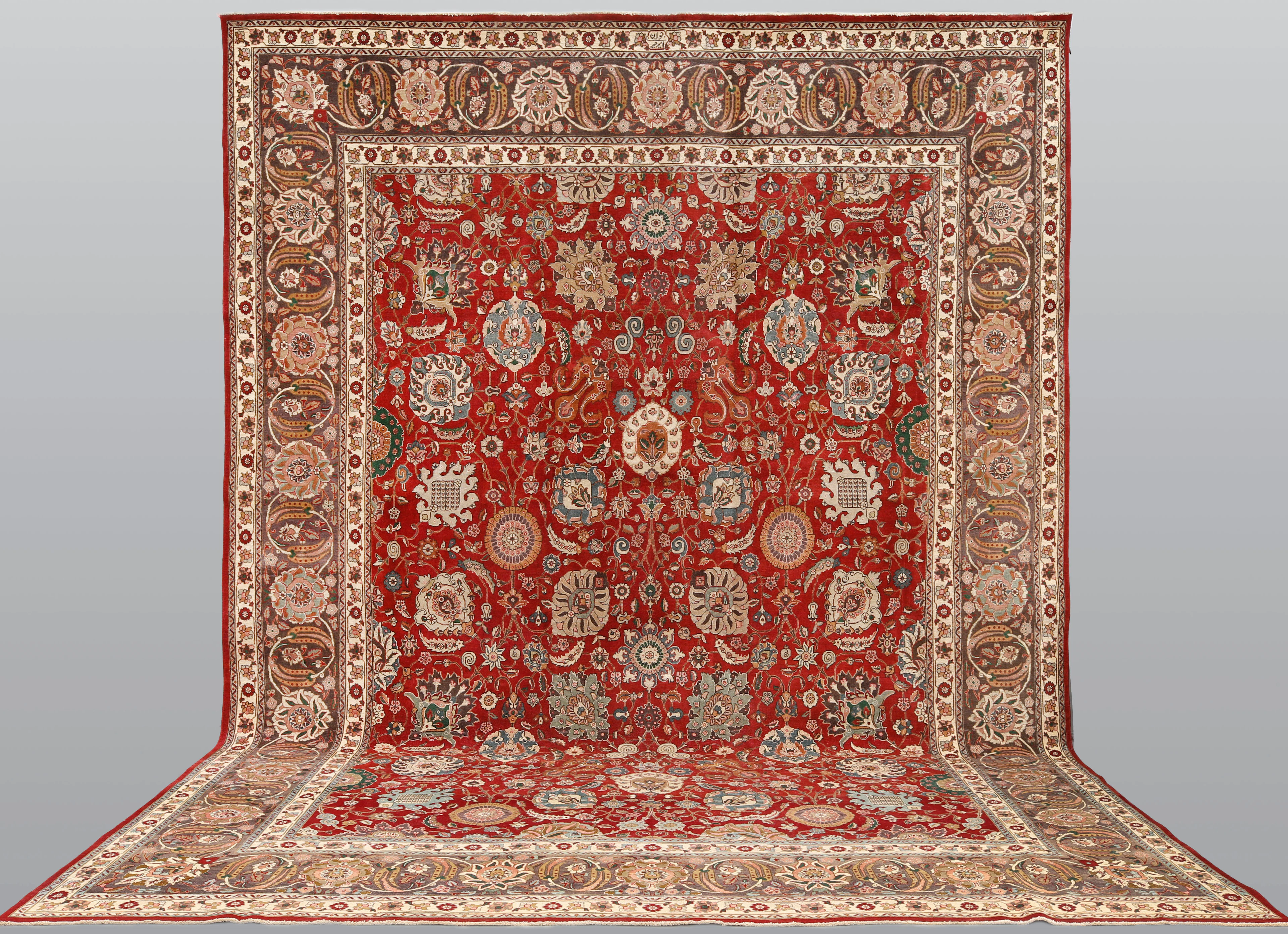 MATTA. Täbriz patinerad, signerad "Javan - Amir Khiz", 485 x 343 cm.