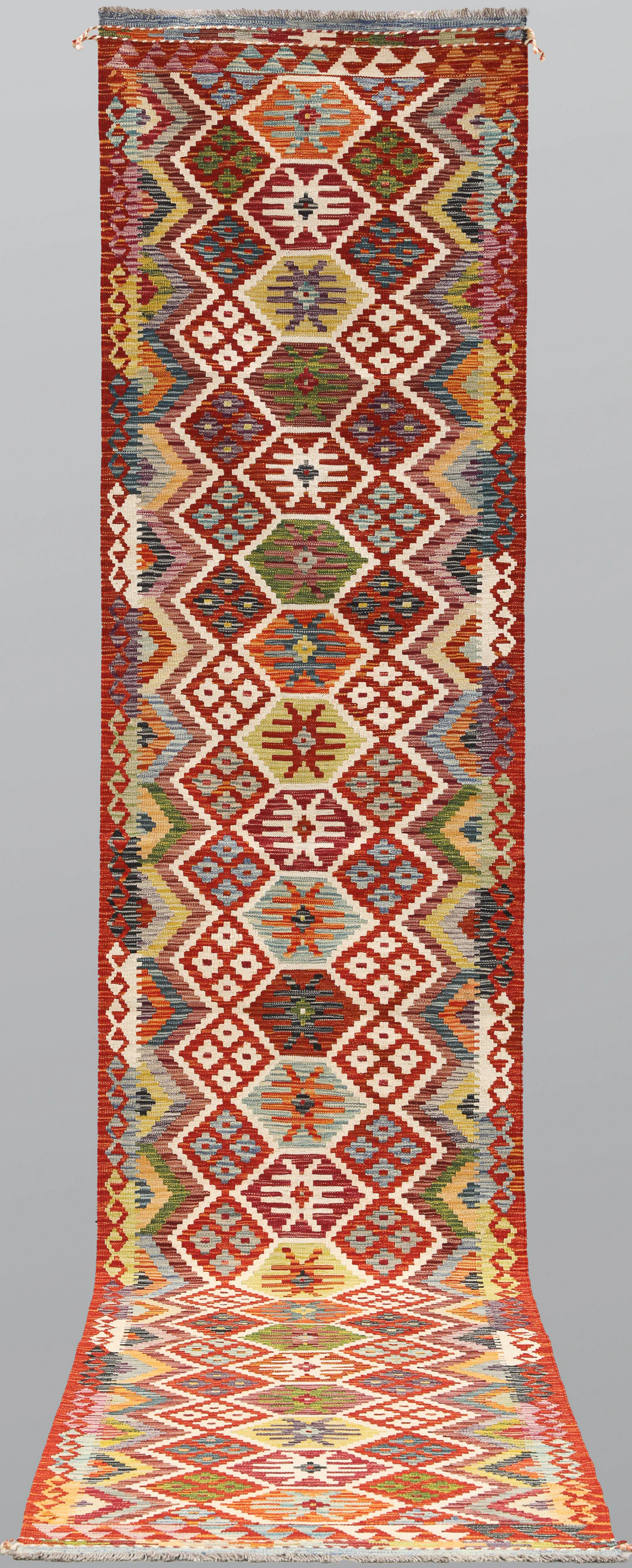 MATTA. Kelim klassisk design, gallerimodell, 388 x 81 cm.