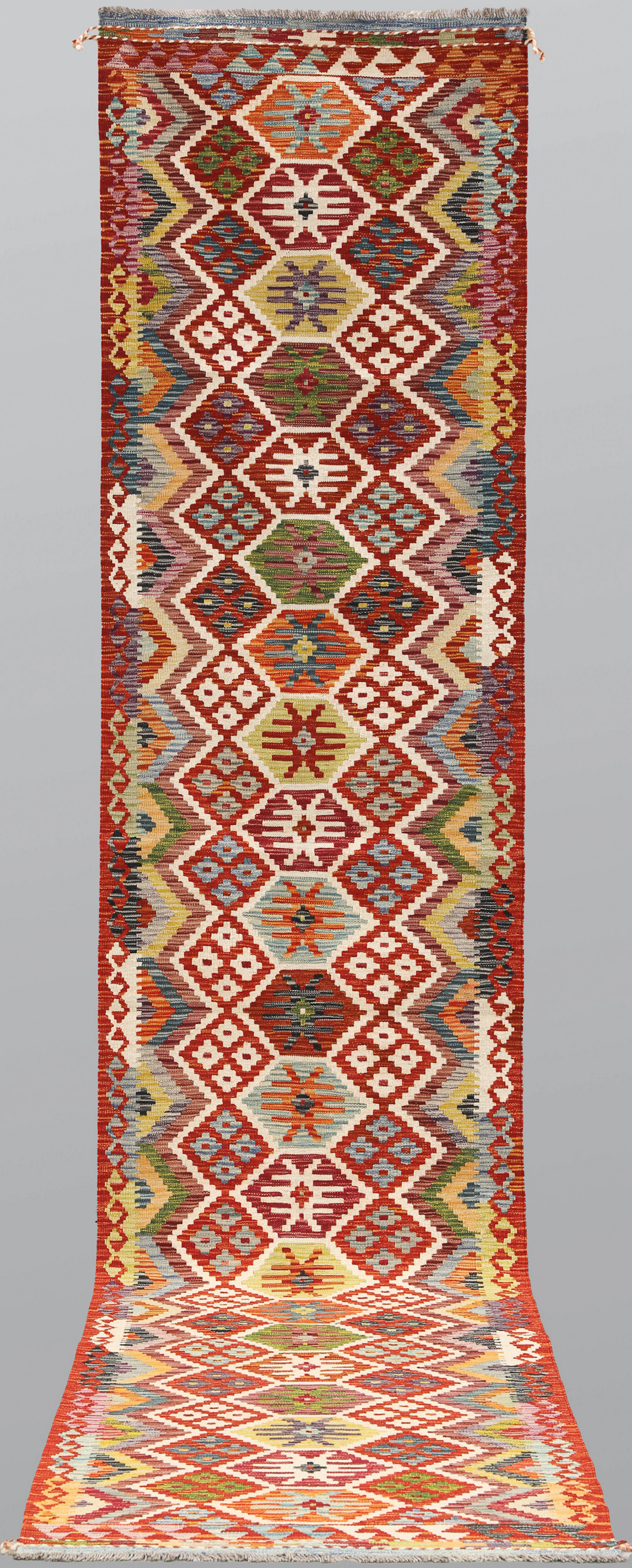MATTA. Kelim klassisk design, gallerimodell, 388 x 81 cm.