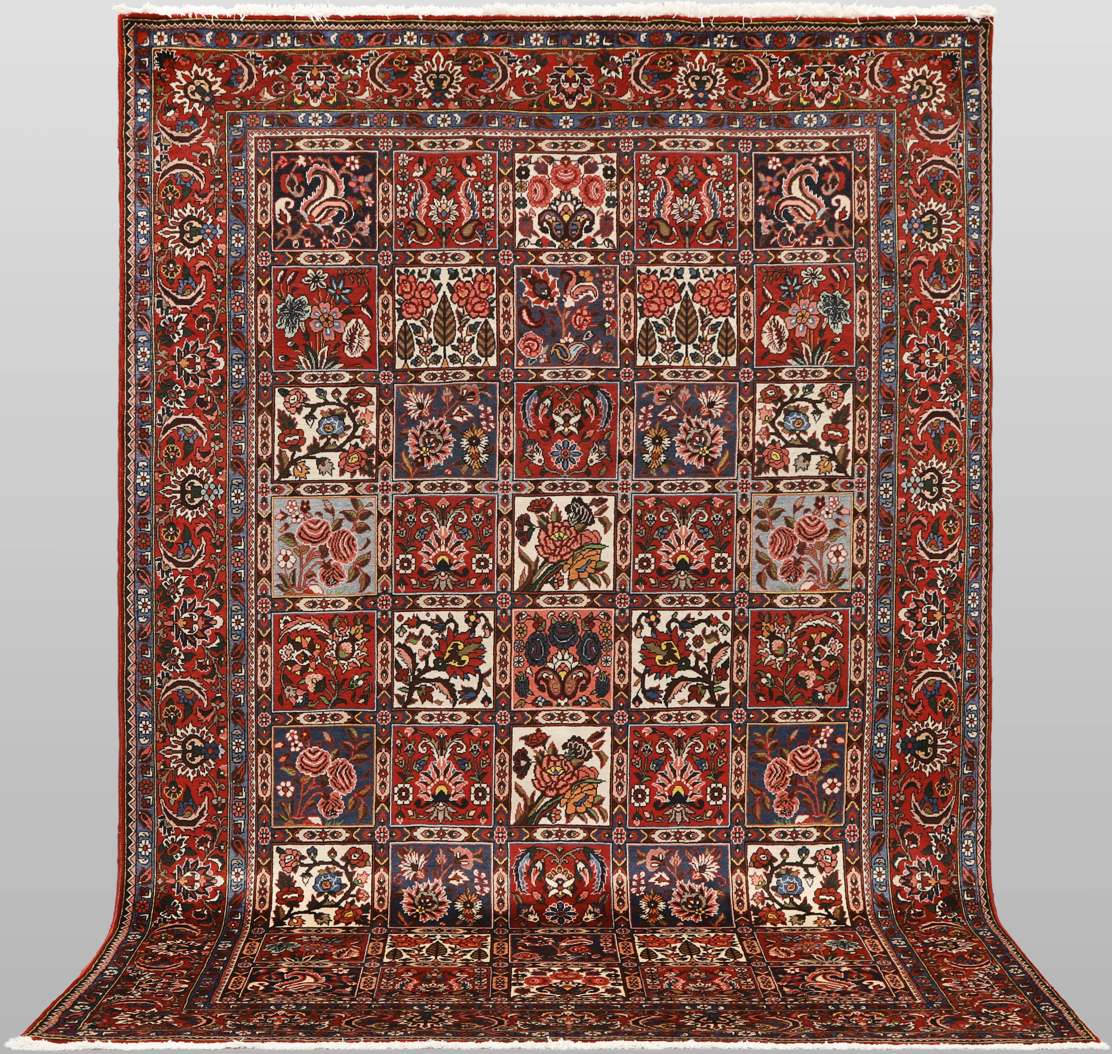 MATTA. Baktiari fine, trädgårdsmönstrad, 310 x 215 cm.