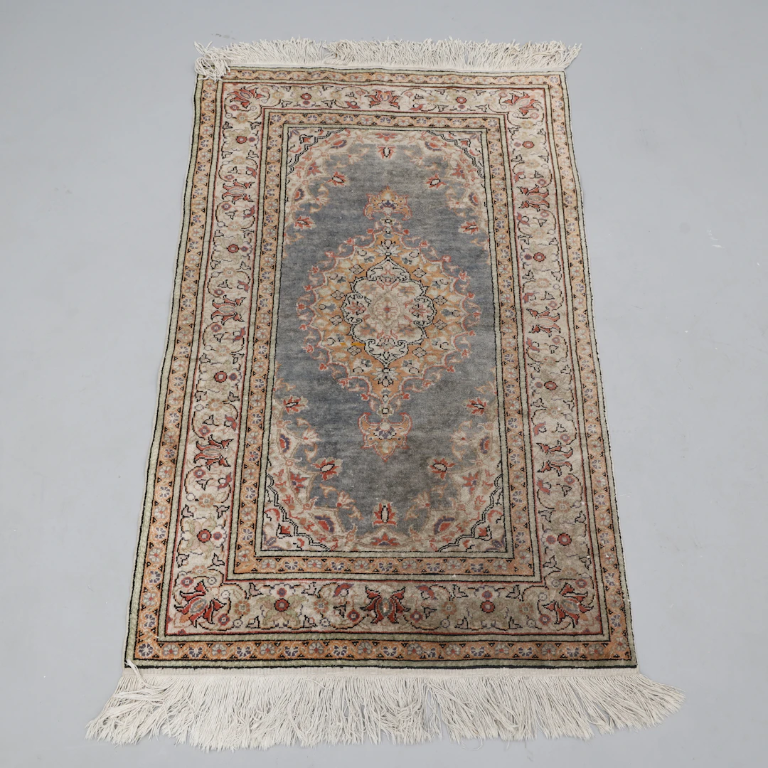 Matta, orientalisk, ca 140 cm x ca 85 cm.