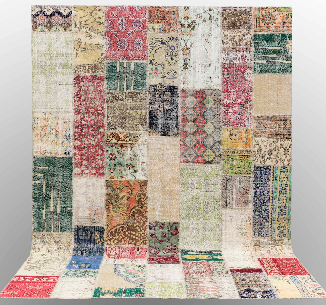 MATTA. Kelim Patchwork, 356 x 254 cm.