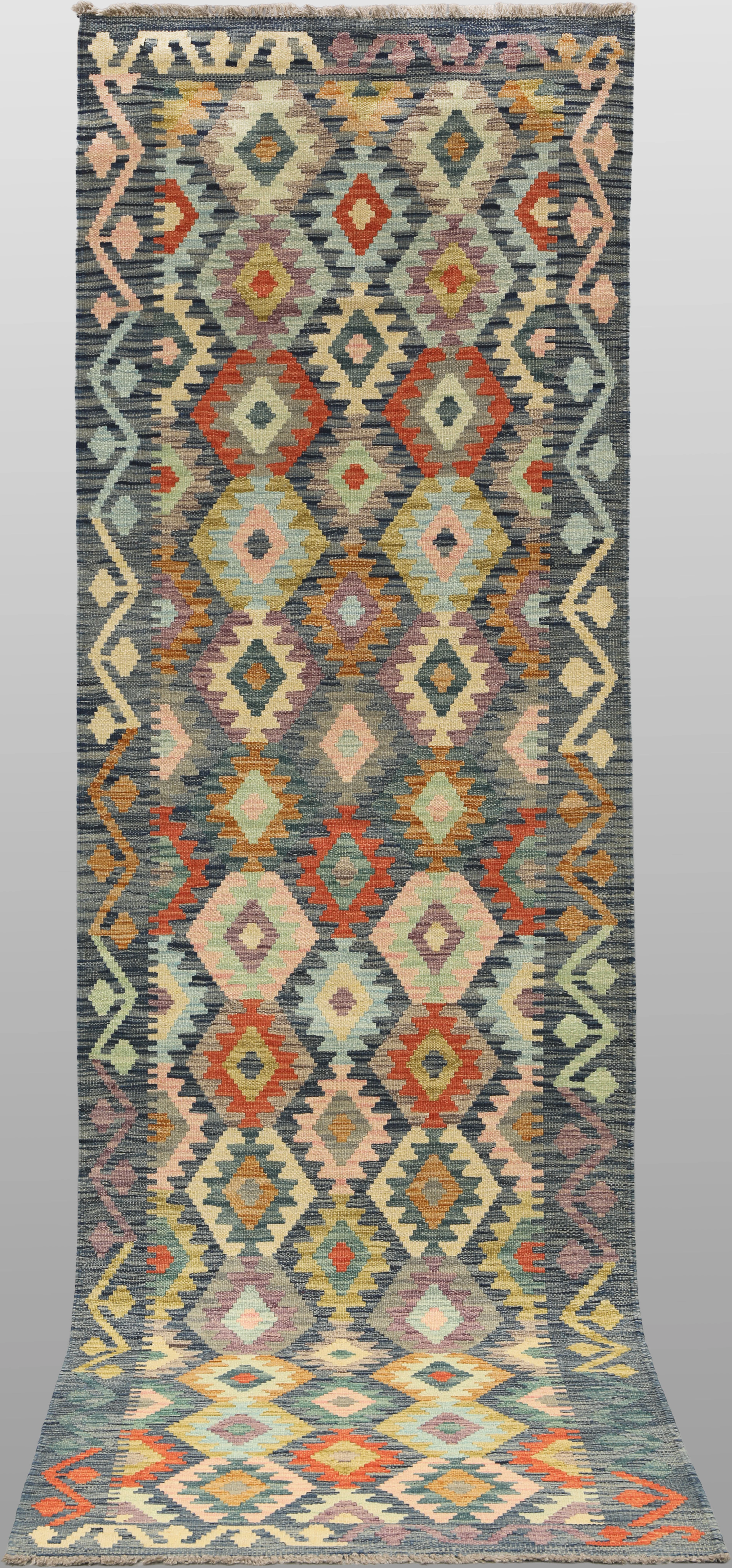 MATTA. Kelim klassisk design gallerimodell, 300 x 83 cm.