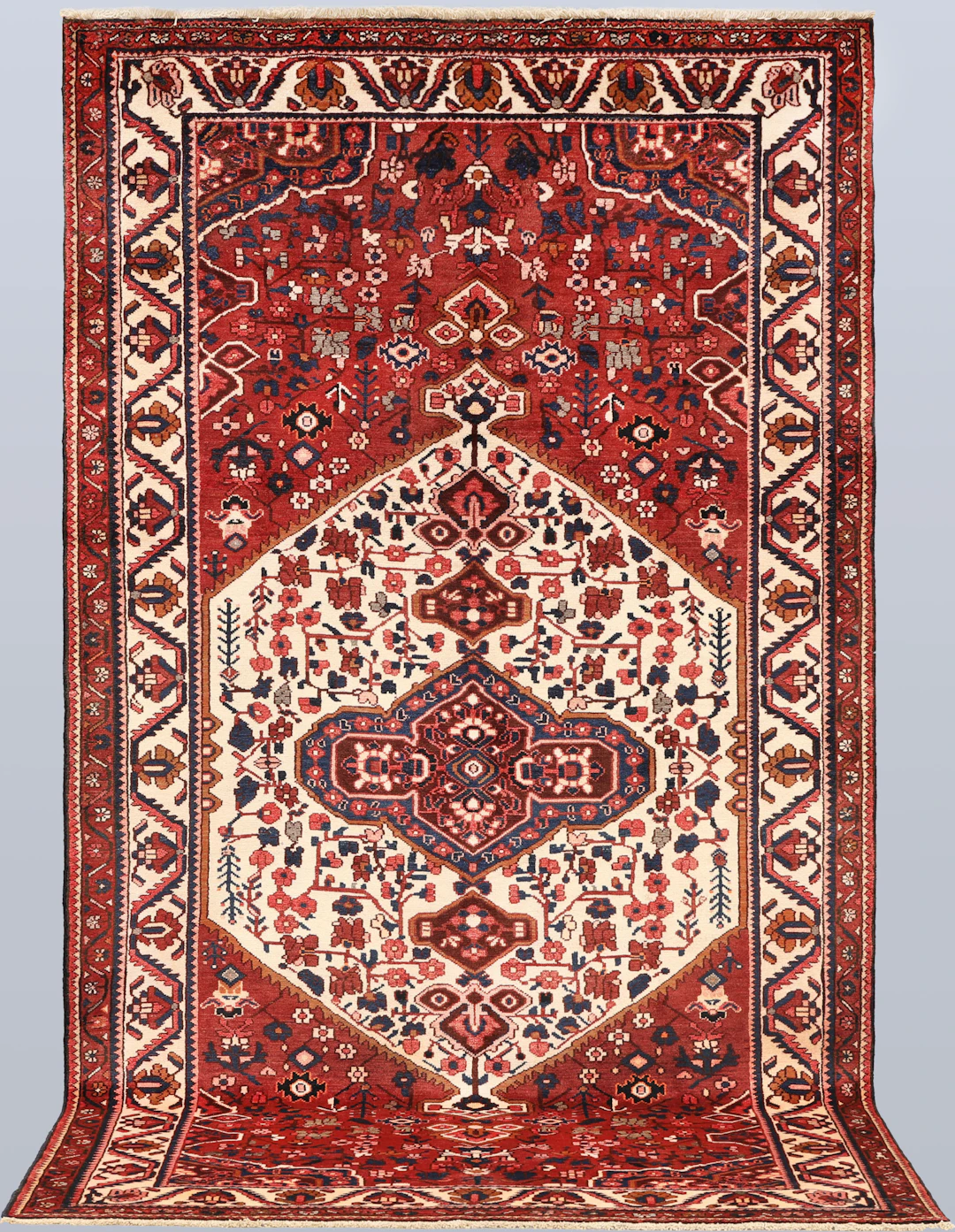 MATTA. Baktiari fine, 303 x 169 cm.