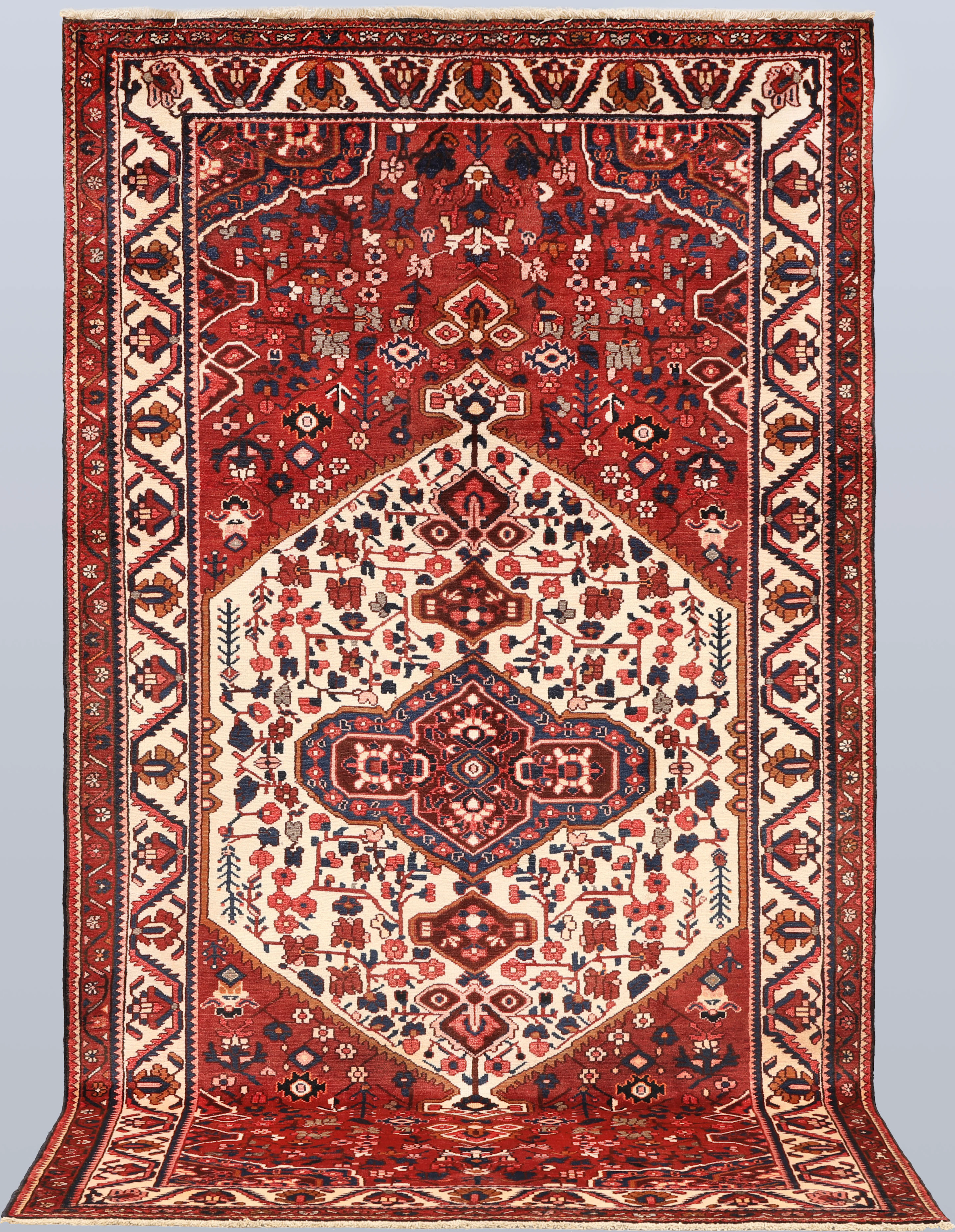 MATTA. Baktiari fine, 303 x 169 cm.