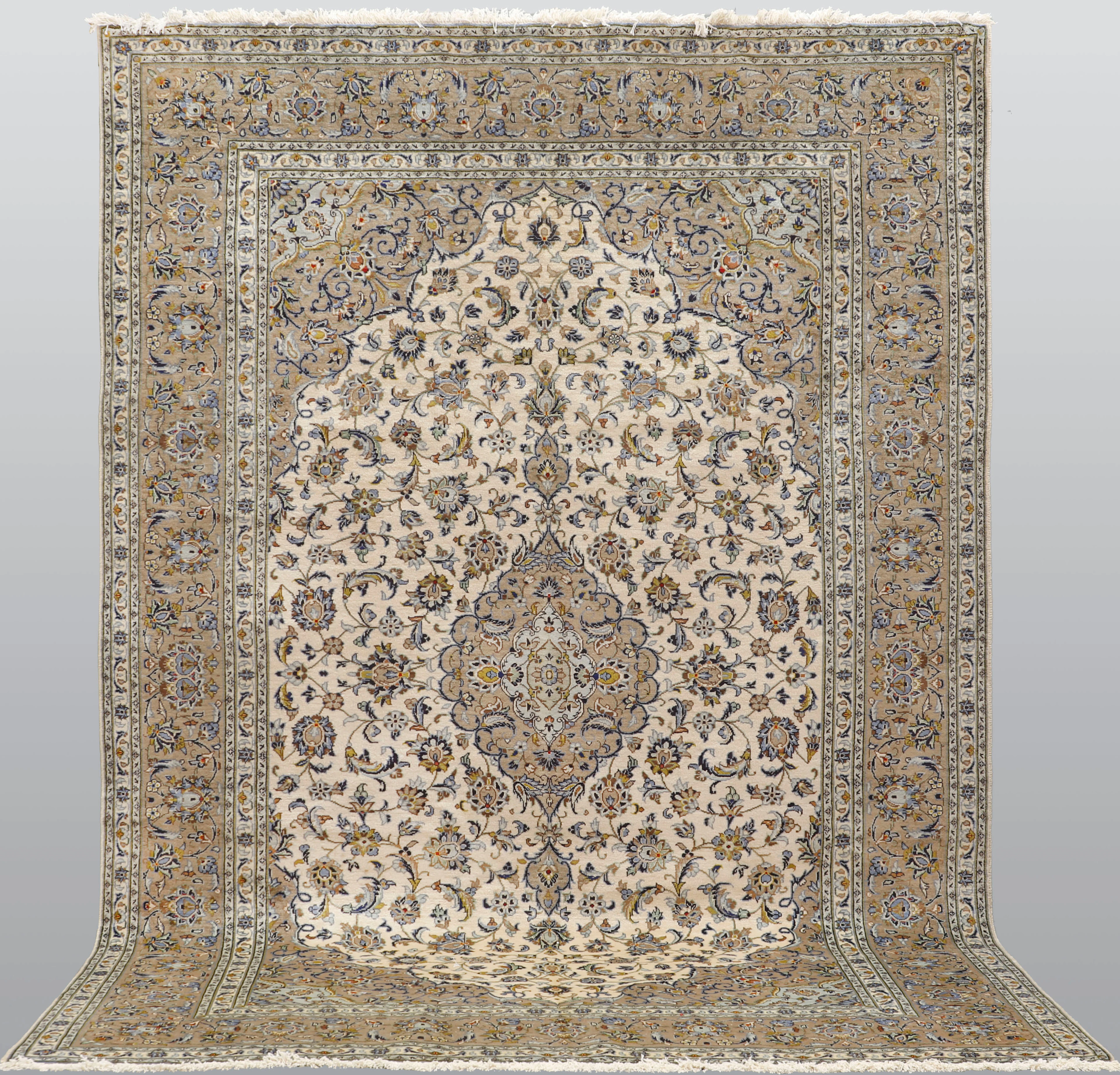 MATTA. Ljus Keshan fine, korkull, 350 x 245 cm.