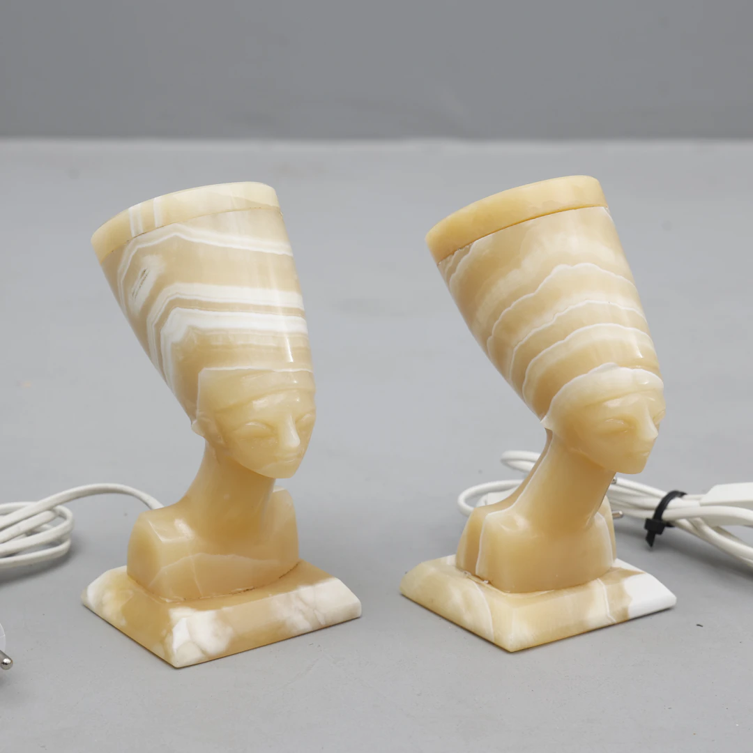 BORDSLAMPOR, 1 par, alabaster " Nefertiti ", 1900-tal.