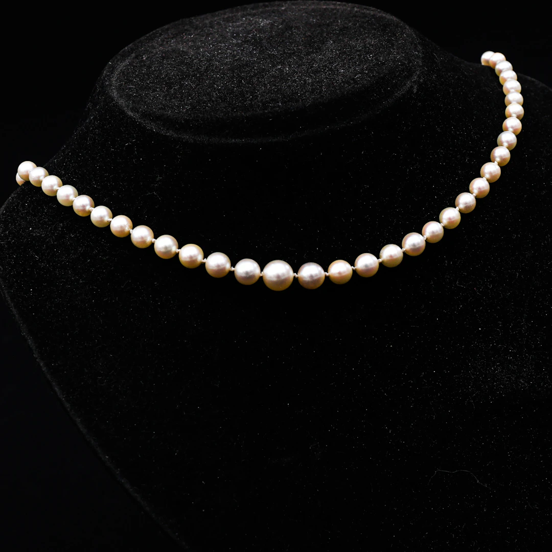 COLLIER, doserat, pärlhalsband, silverlås.