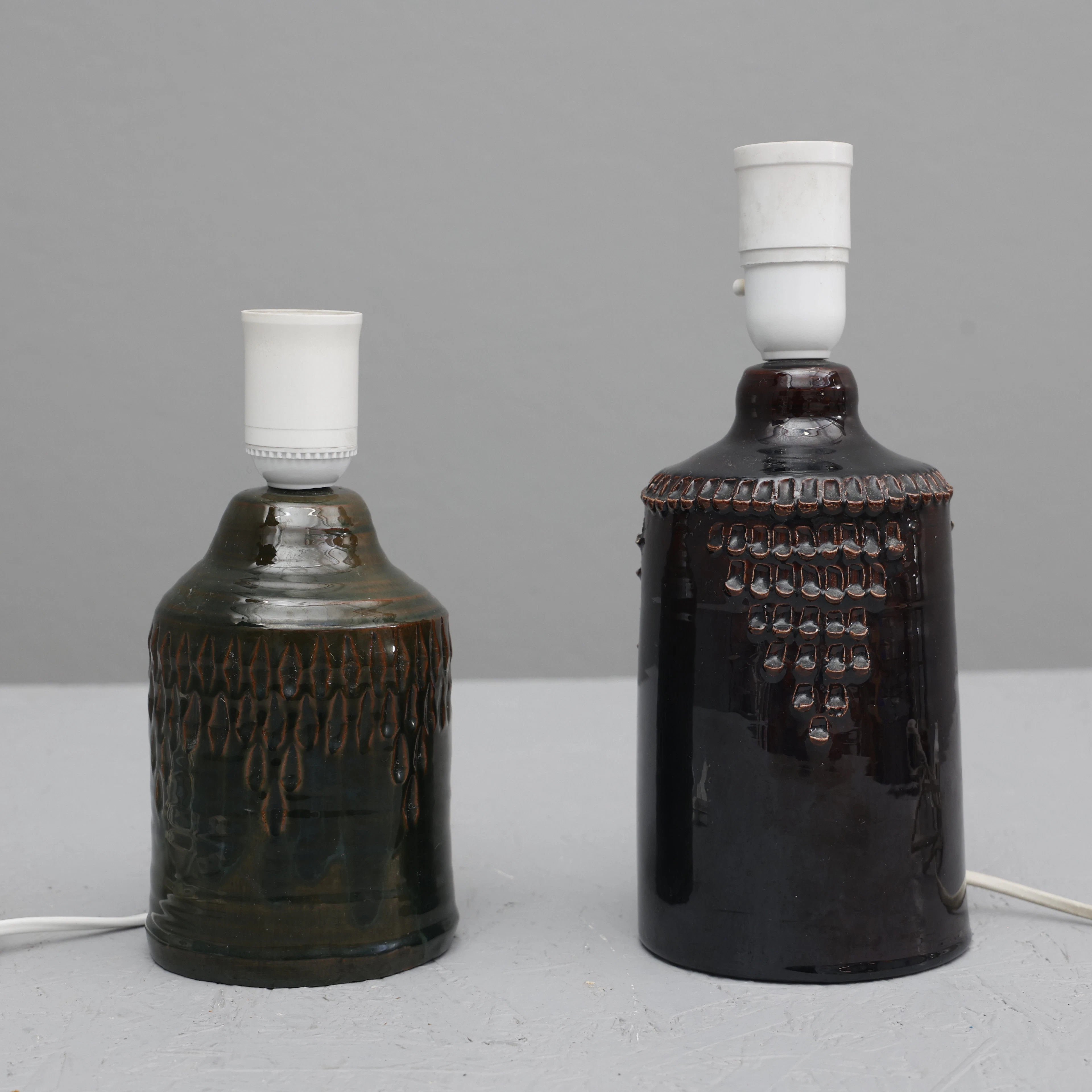 BORDSLAMPOR, ett par, glaserad keramik, signerade, 1900-tal.