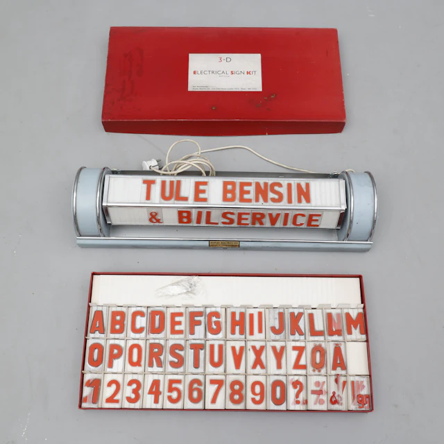 DISPLAYSKYLT För bensinstation, 1940/50-tal.