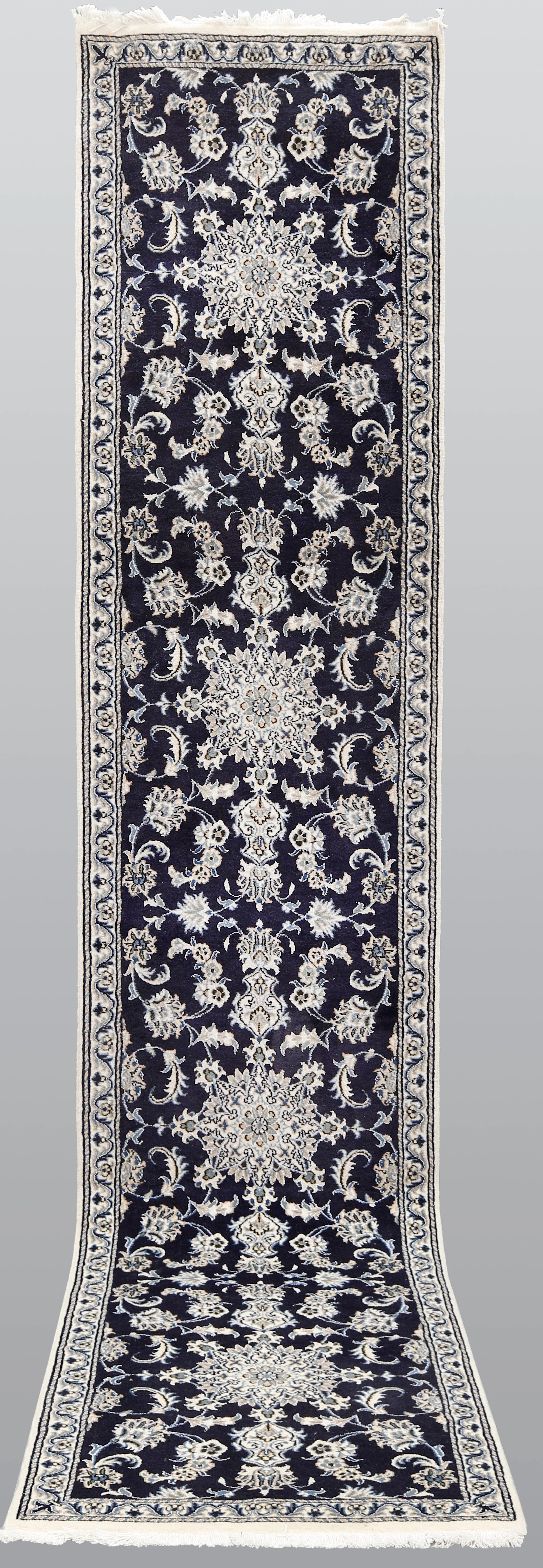 MATTA. Nain gallerimodell, 383 x 76 cm.