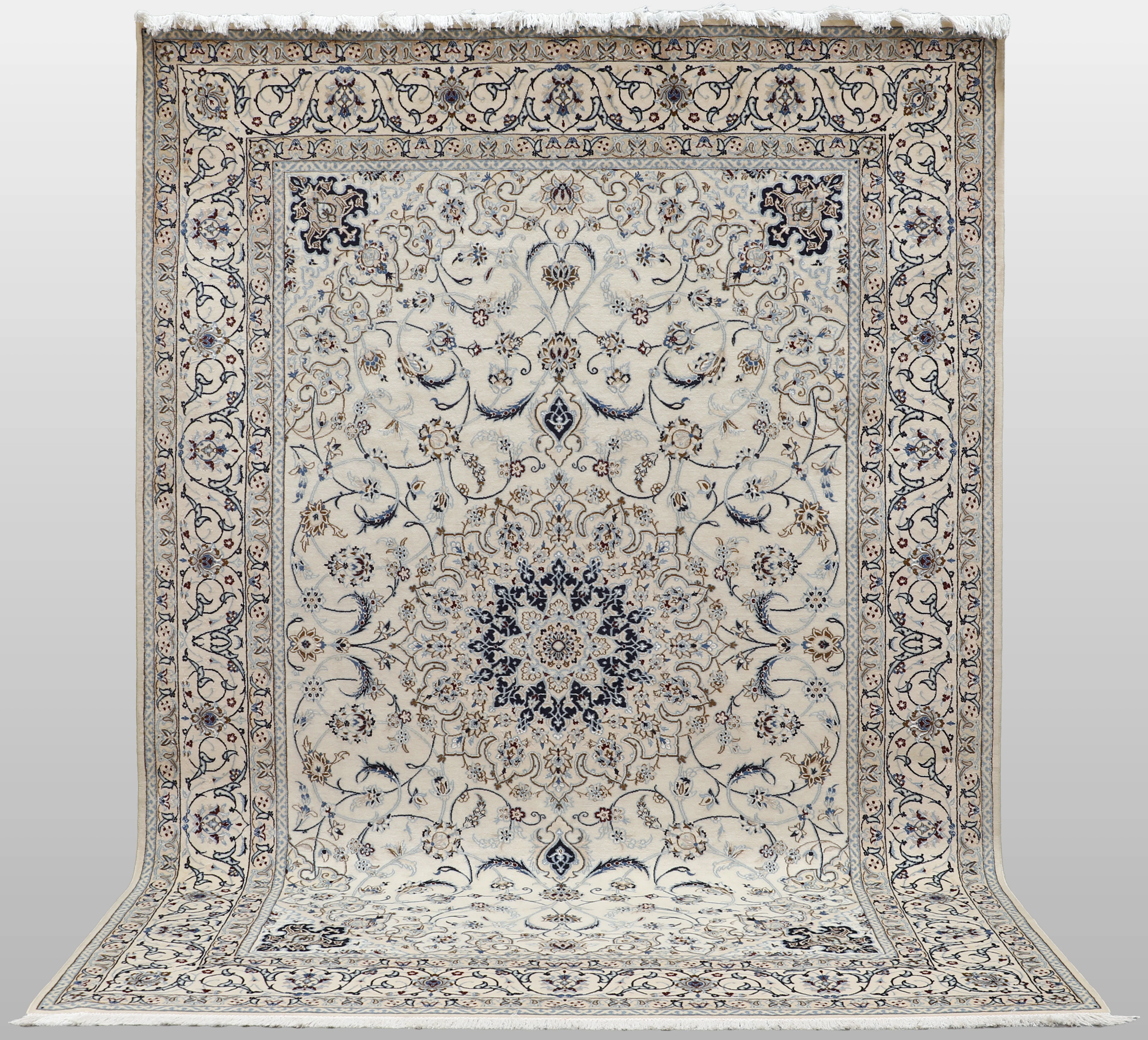 MATTA. Nain part silk s.k 9LAA ca 500.000 knutar / kvm, 355 x 248 cm.