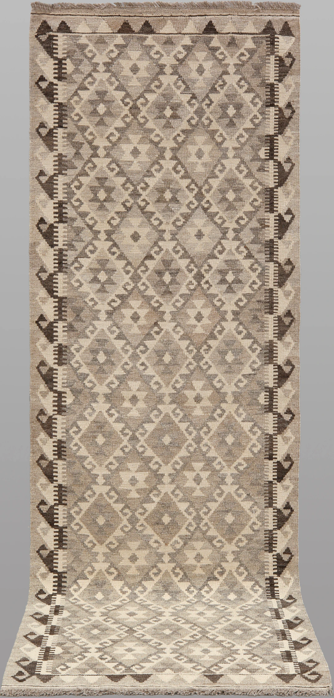 MATTA. Kelim naturfärgad, gallerimodell, 252 x 82 cm.